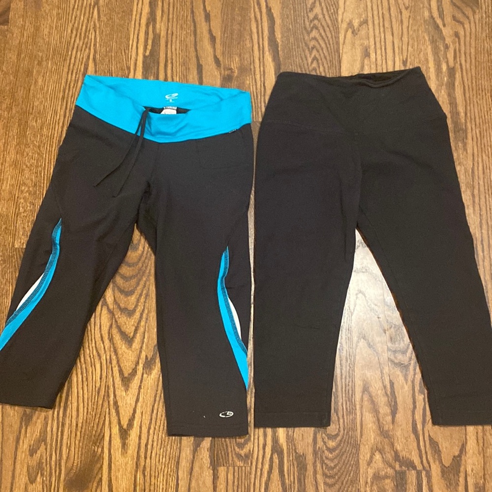 2 pairs of Cropped spandex leggings
